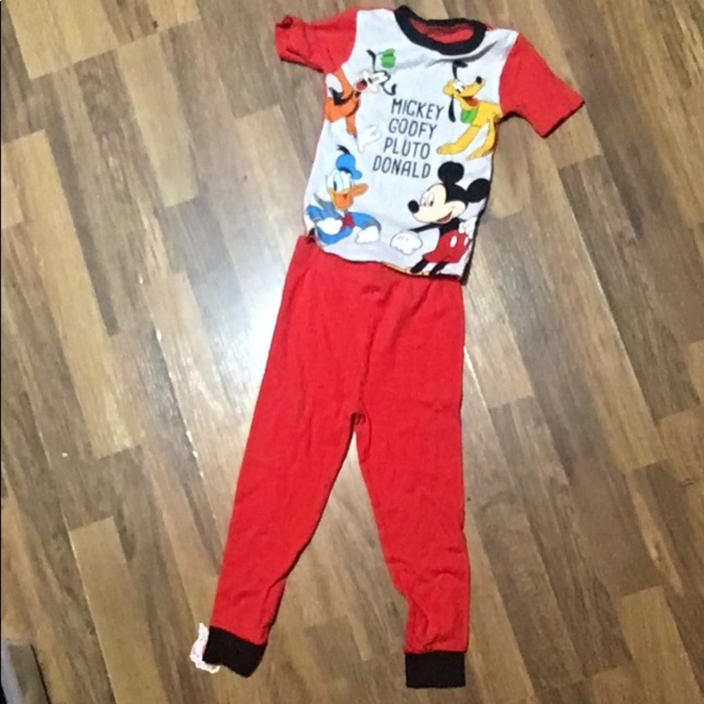 Red Mickey Mouse pajama set / size 5T / Snugg fitting / Disney Junior Mickey